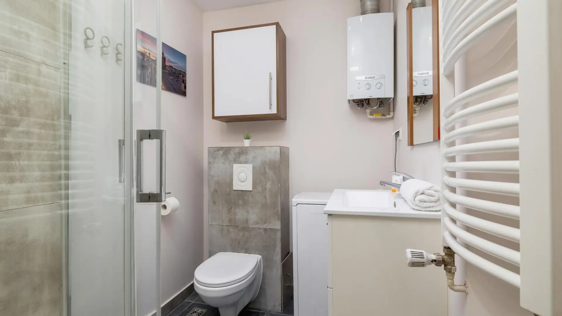 Family Apartment Near Galeria Kazimierz Cracow By Noclegi Renters Krakow 0*,